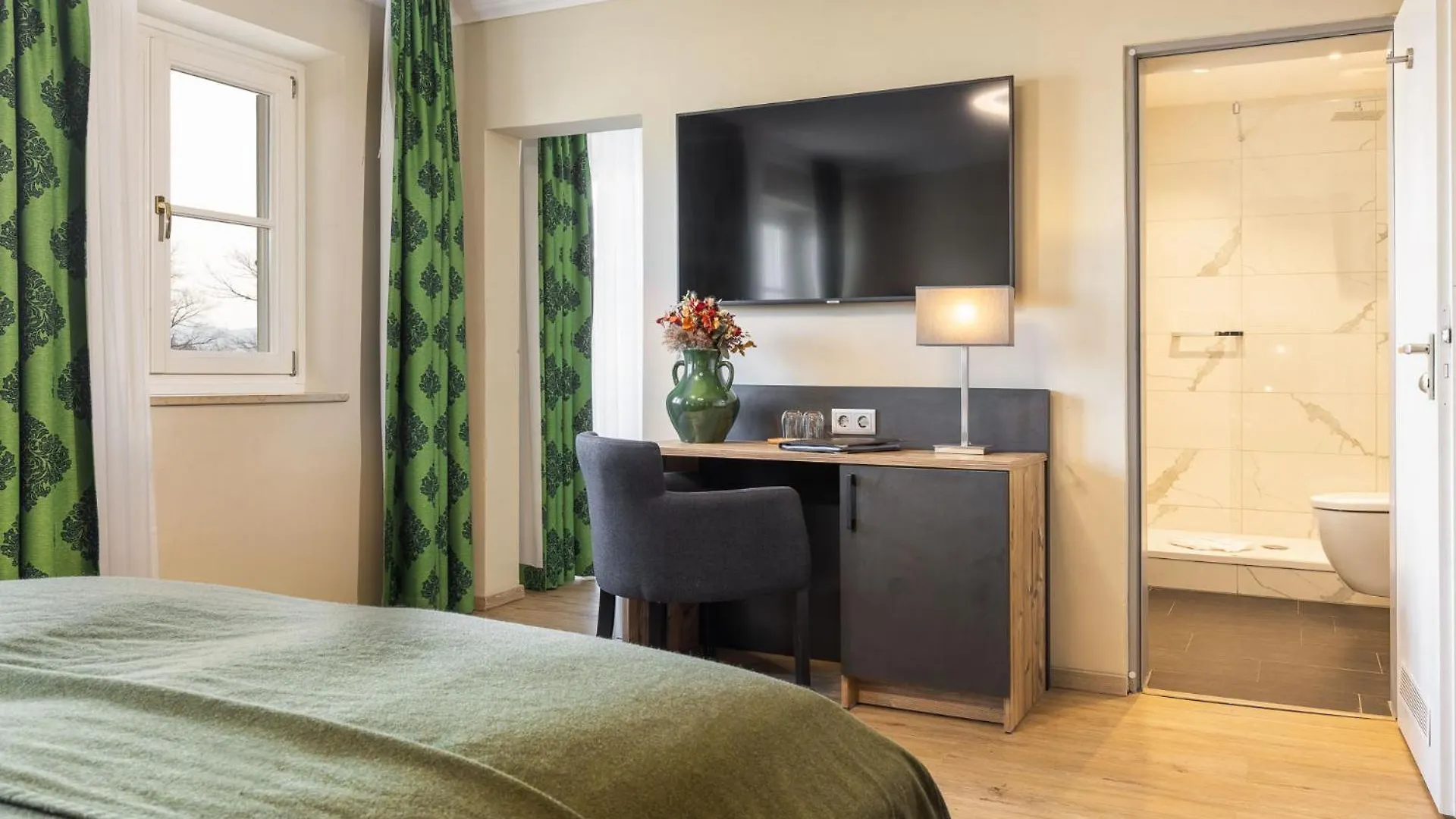 ***  Hotel Schlossblick Chiemsee 프리엔암치엠시 독일